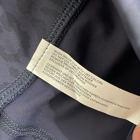 Peloton Leggings Women's XS Blue Cheetah Print 7/8 Length Athletic - Picture 7 of 9